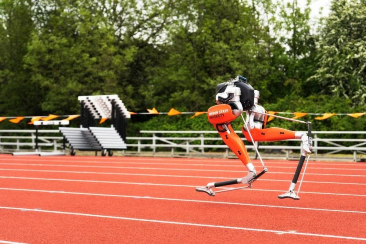 Robot runs 100 m in 24.73 seconds