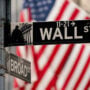 US stocks back in the red as Apple dips again
