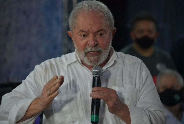 Luiz Inacio Lula da Silva maintains 14-point lead three days before Brazil elections