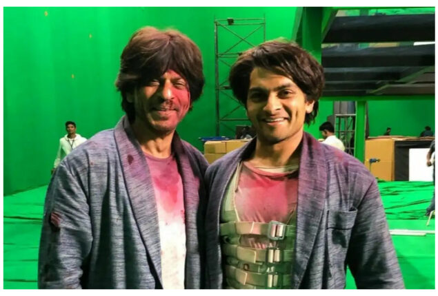 Shahrukh Khan poses with his stunt double Hasit Savani