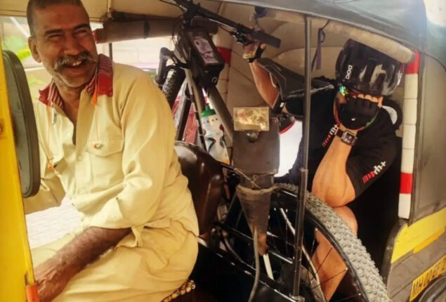 Farhan Akhtar’s sunday bicycle trip is cut short due to flat tyre