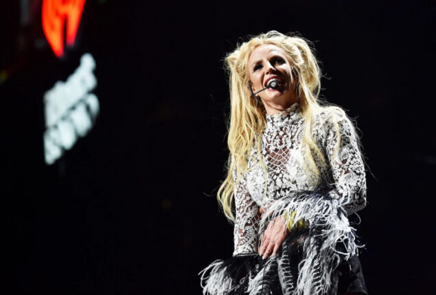 Britney Spears thanks her supporters for the success of “Hold Me Closer”