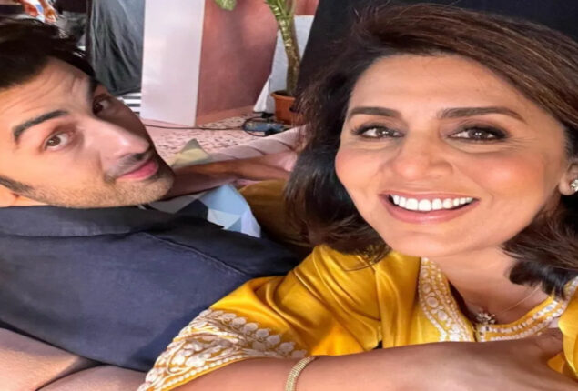 Ranbir Kapoor and Neetu performing  puja at Ganapati Visarjan