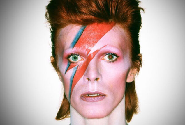 Handwritten lyrics by David Bowie for song “Starman” fetch over £200,000