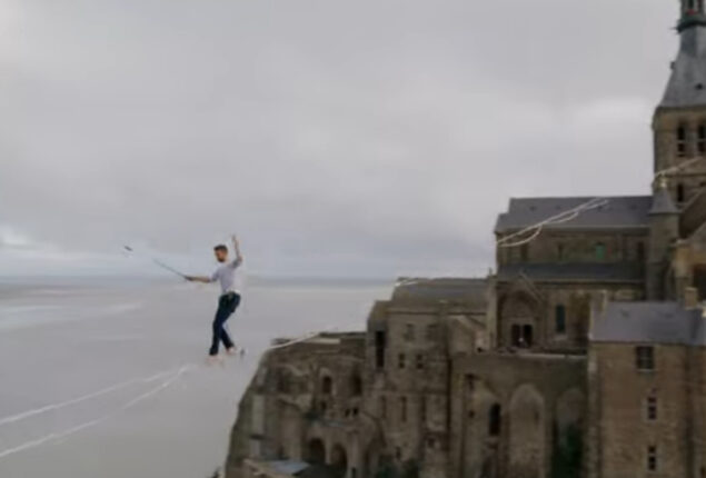 French daredevil walks 1.4 km on high line