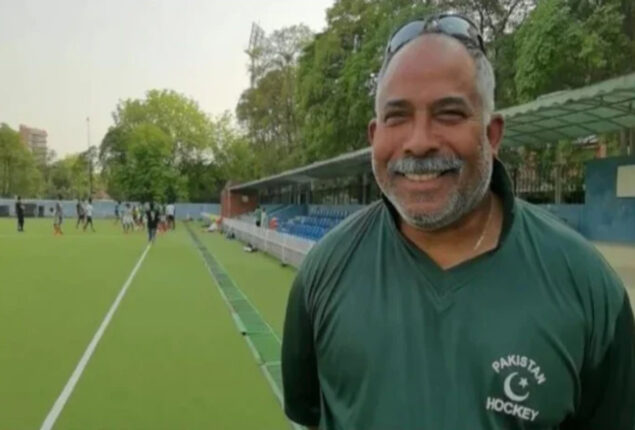 Siegfried Aikman: Hockey coach of Pakistan to miss few days