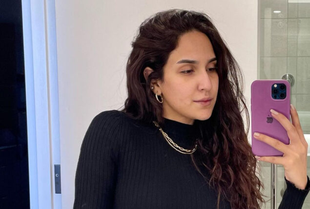 Anoushay Abbasi’s shares alluring pictures from Ontario Canada