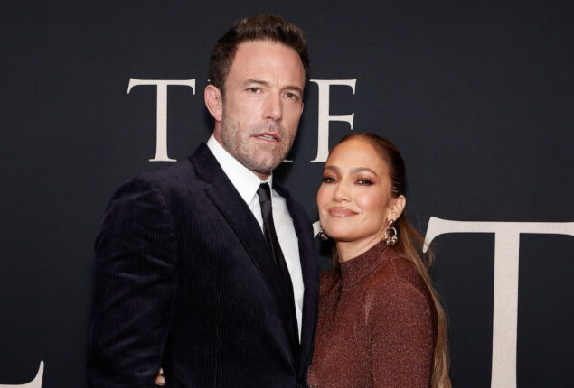 Jennifer Lopez trying to quit Ben Affleck’s smoking habit