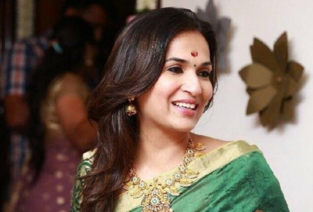 Soundarya Rajinikanth celebrates her birthday with Rajinikanth and Veer