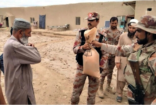 Pakistan Army continues to provide assistance to flood victims at Kashmore
