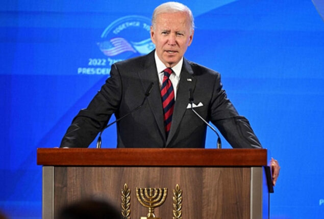 Joe Biden flies to Delaware to vote in primary elections