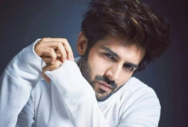 Kartik Aaryan shows off his SatyaPrem Ki Katha set