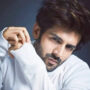 Kartik Aaryan shows off his SatyaPrem Ki Katha set