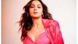 Pregnant Alia Bhatt looks stunning during pregnancy in pink dress
