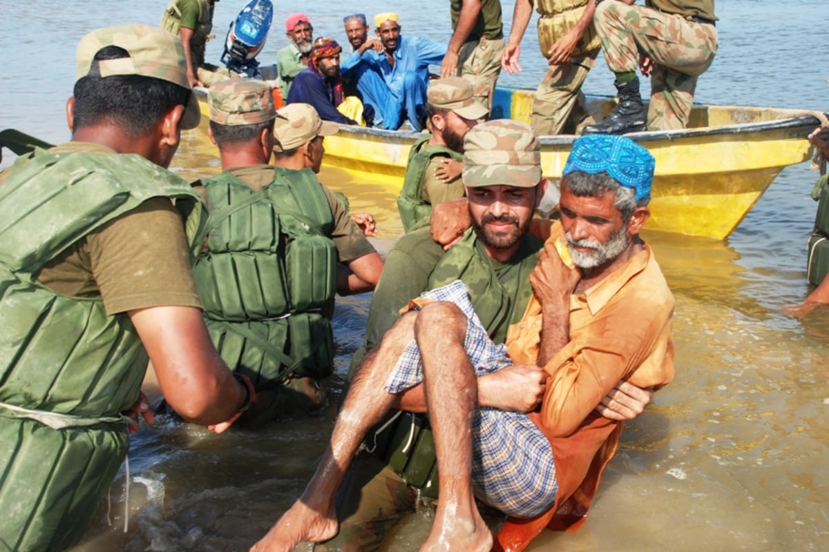 Pakistan Army saved 13 police personnel