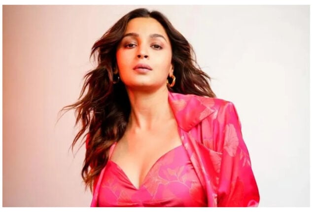 Pregnant Alia Bhatt looks stunning during pregnancy in pink dress