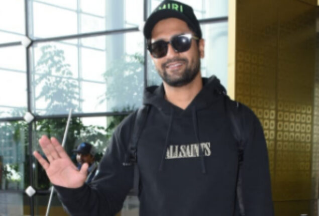 Vicky Kaushal keeps it cool as he spotted at the airport