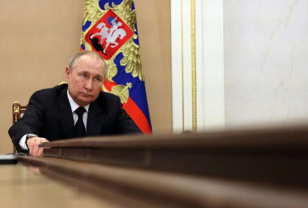 U.S. ambassador to Russia departs as the conflict in Ukraine continues
