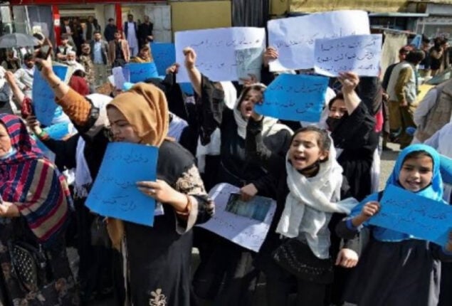 Afghan girls protests on closure of schools in eastern city