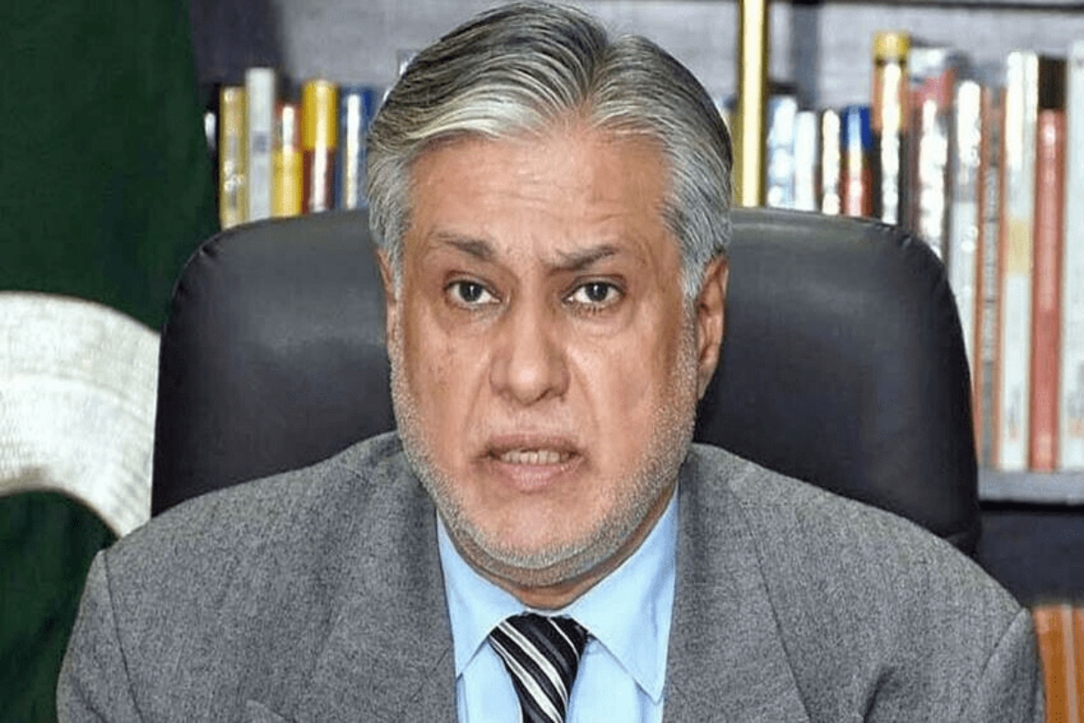 Ishaq Dar surrender