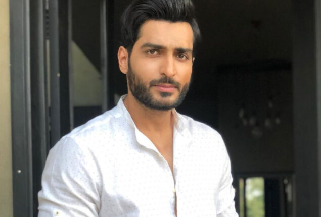 Omer Shahzad’s “MERE HUMSAFAR” cover blows up the internet