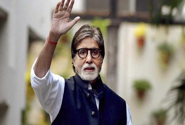 How does Amitabh Bachchan make his granddaughter Aradhaya happier?