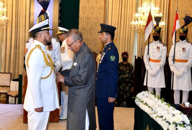 President confers Nishan-e-Imtiaz on Malaysian naval chief