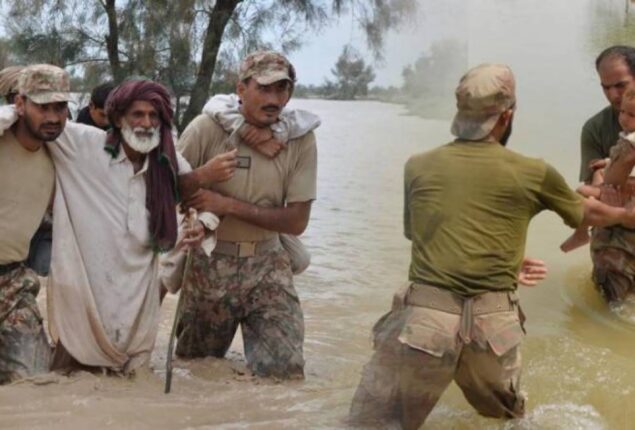Pakistan Army continues to provide relief assistance to flood victims