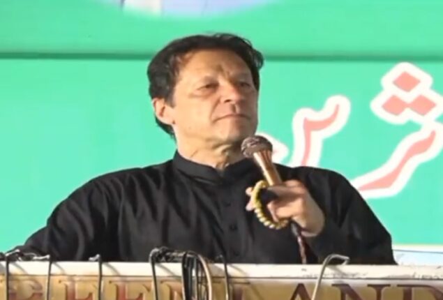 Imran Khan visits Taunsa Sharif, urges unity to deal with floods