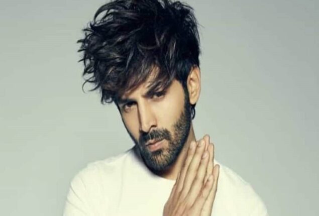 Meet-and-greet with fans occurs on Kartik Aryan’s flight back to Mumbai