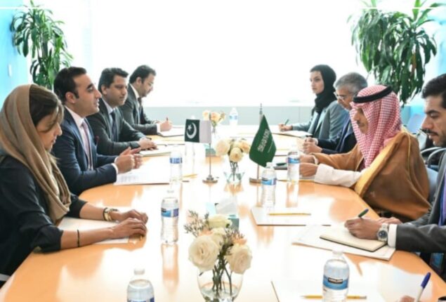 Bilawal discusses bilateral relations with Saudi, UAE, Sri Lankan FMs