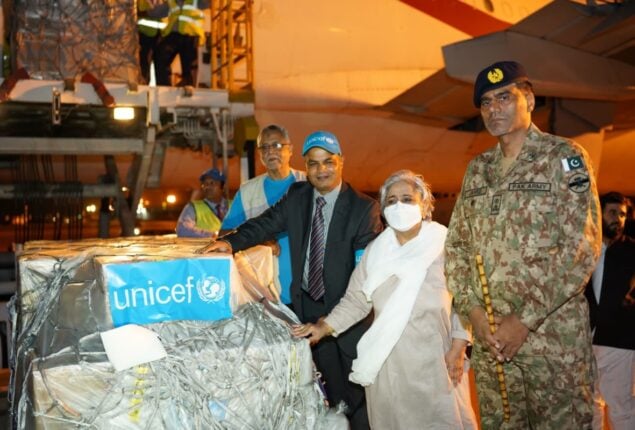 UNICEF hands over essential medicines for flood relief