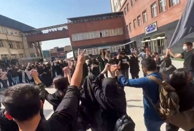 Mahsa Amini protests continue: There is a large fire in Iran’s Evin prison