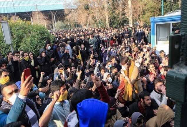 In the midst of ongoing protests, Iran indicts hundreds for instigating “riots”