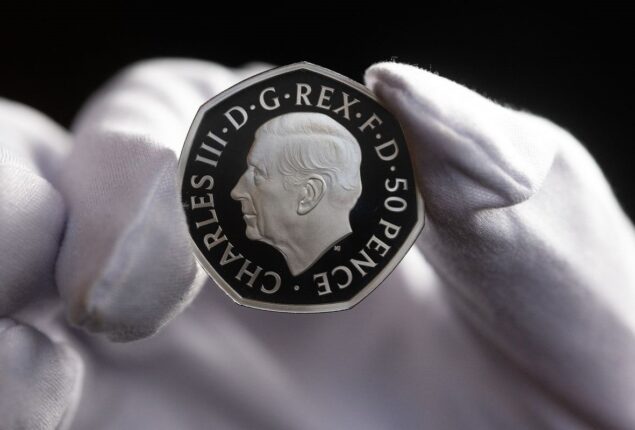 Why King Charles III is facing towards left on Royal coin ?