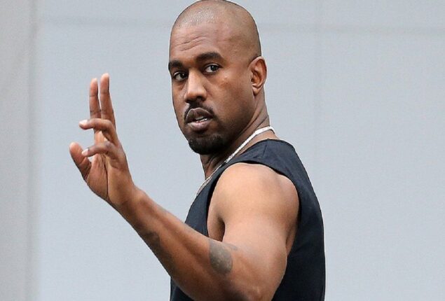 Kanye West’s mud show debut impresses observers