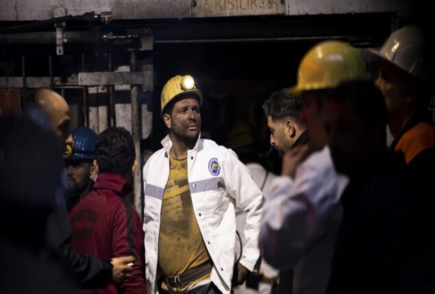 Turkey: 25 dead, dozens trapped, in a mine explosion