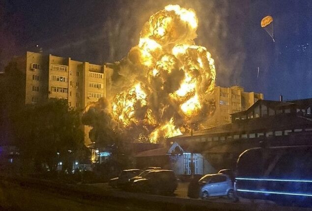 13 people dies as Russian warplane crashes
