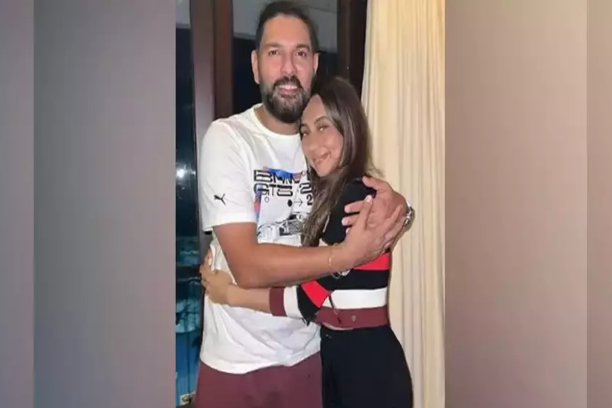 Anusha Dandekar, a VJ and actress, is very happy because she just saw her friend, the former cricketer Yuvraj Singh.