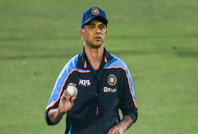 Rahul Dravid says Indian bowlers need to deliver in final overs