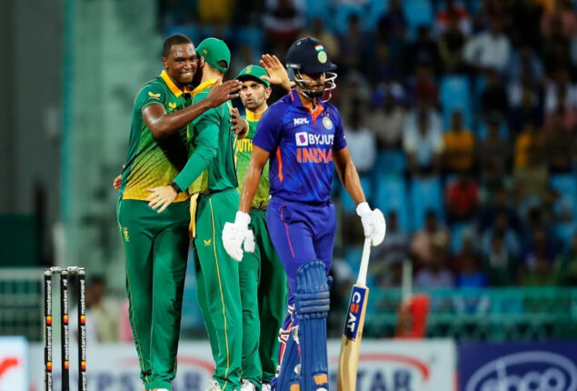 South Africa beats India to win 1st ODI