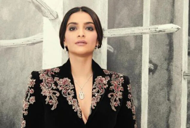 Zoya Akhtar posts childhood photo; Sonam Kapoor replied