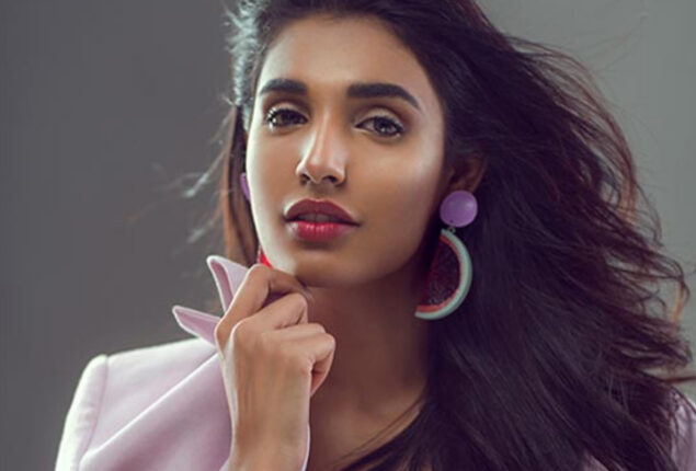 Amna Ilyas sizzles in BOLD photo!