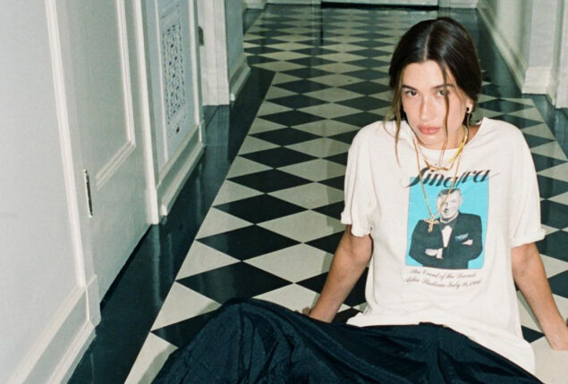 Hailey Bieber wants to hit paparazzi cars with a bat