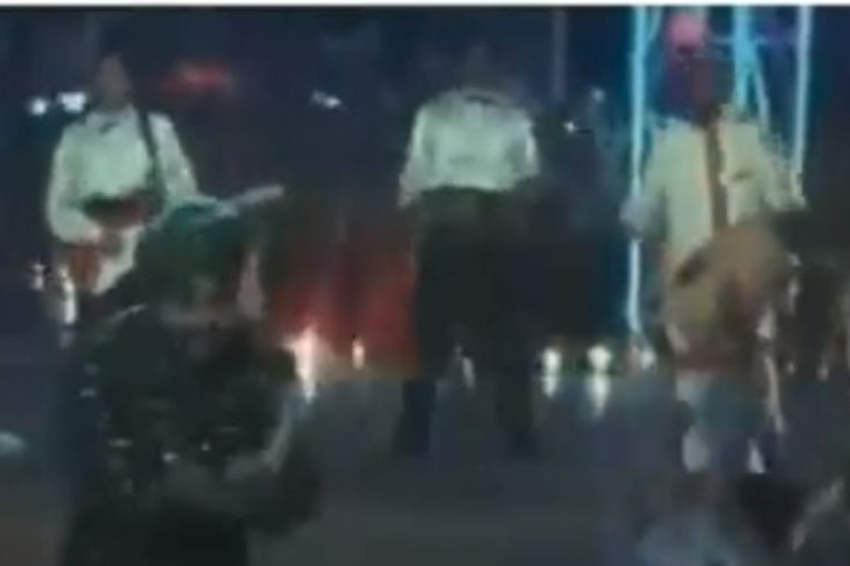 Fireworks in Delhi Metro? DMRC Answers With "Daler Mehndi"