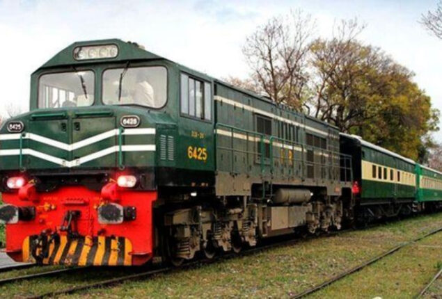Pakistan Railways starts train operation from Karachi