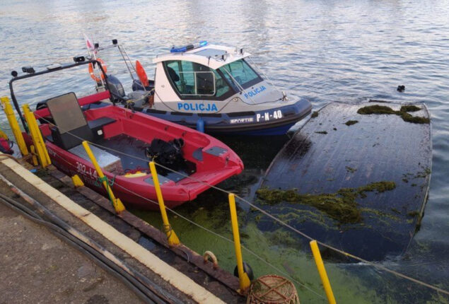 Galar Gdaski: A wave capsizes a tourist boat, killing three people in Poland