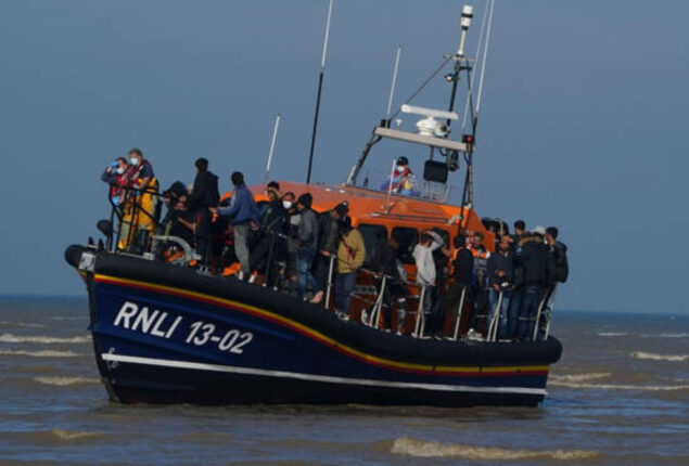 More than 1,000 migrants cross the Channel in a day
