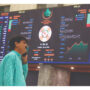 Pakistan bourse closes lower over political, economic uncertainty