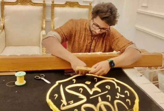 Imam-ul-Haq finally performs Umrah, stitches holy “Kiswa-tul-Kaaba”